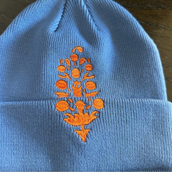 NWT Movement Iconic Buti Beanie - Picture 3 of 4